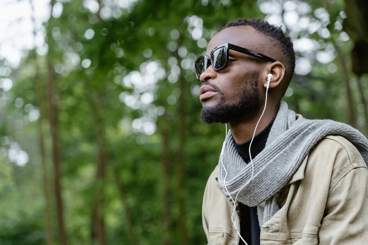 black man trim beard